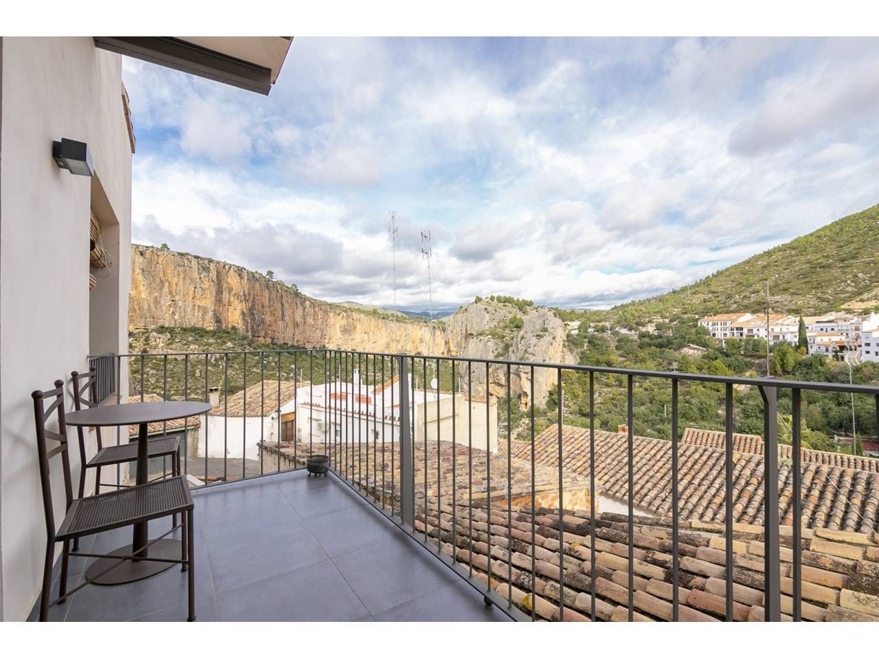 Balcony of House or chalet for sale in Chulilla  with Air Conditioner, Heating and Private garden