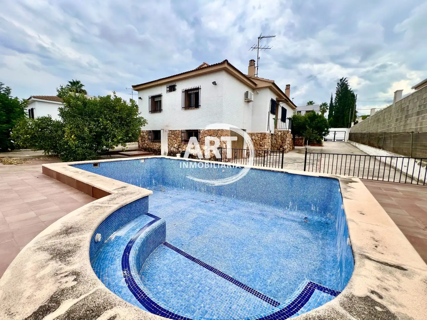 Vista exterior de Casa o chalet en venta en Riba-roja de Túria, Valencia