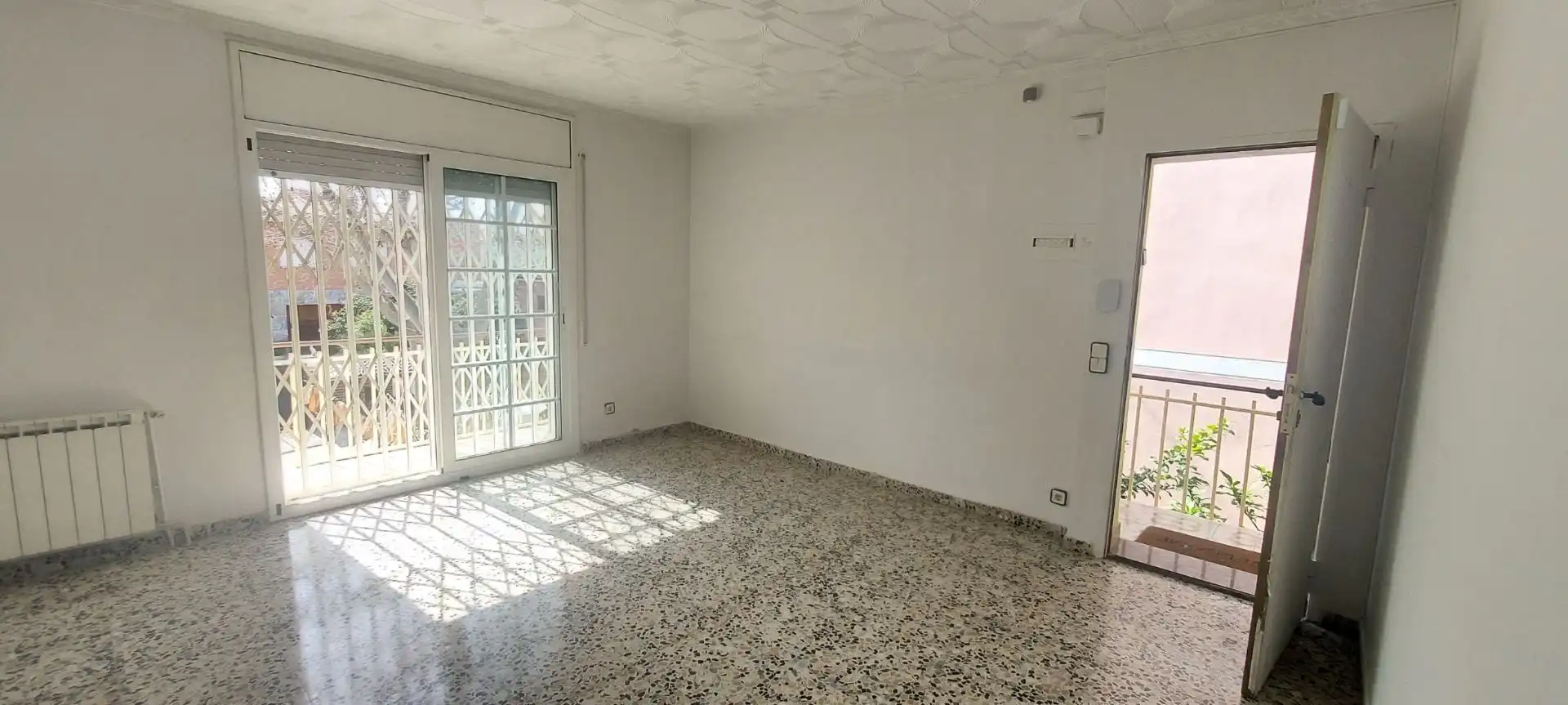 Sala de estar de Casa o chalet en venta en Barberà del Vallès con Calefacción, Jardín privado y Terraza