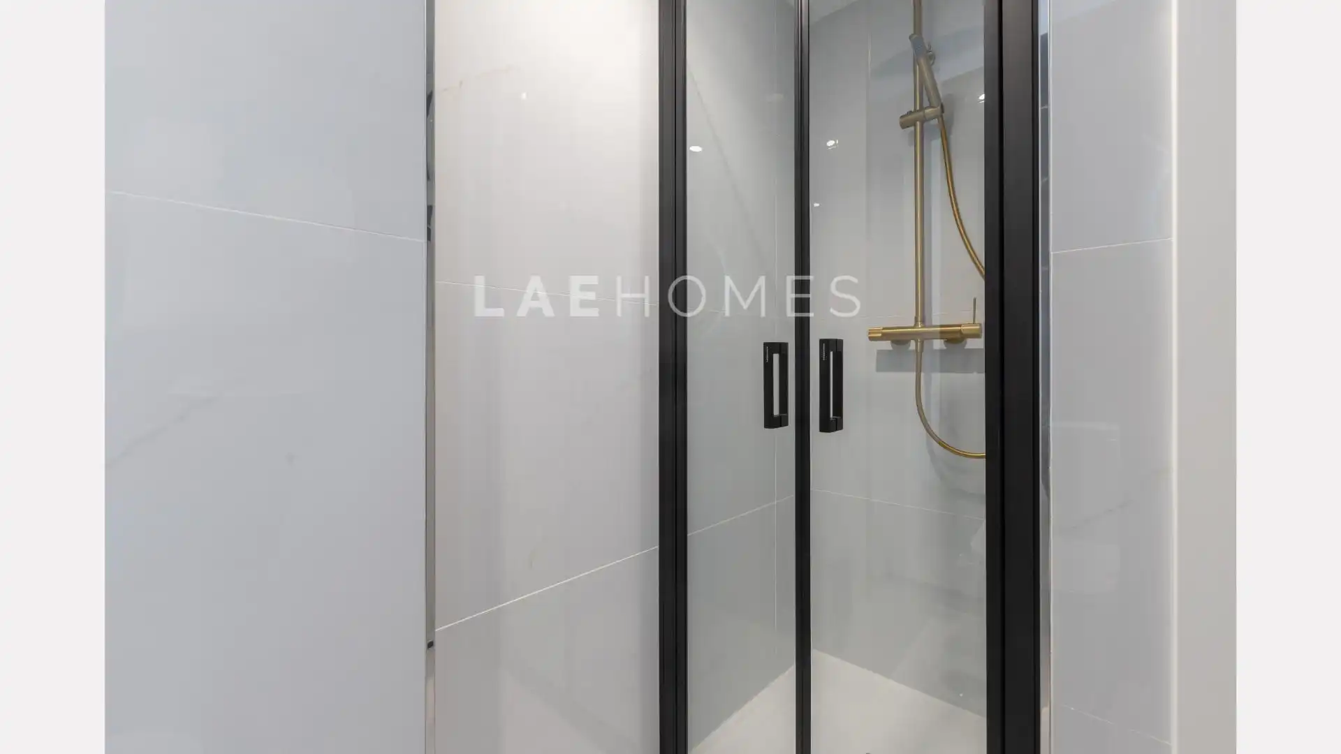 Badezimmer von Dachboden zum Verkauf in Marbella mit Terrasse