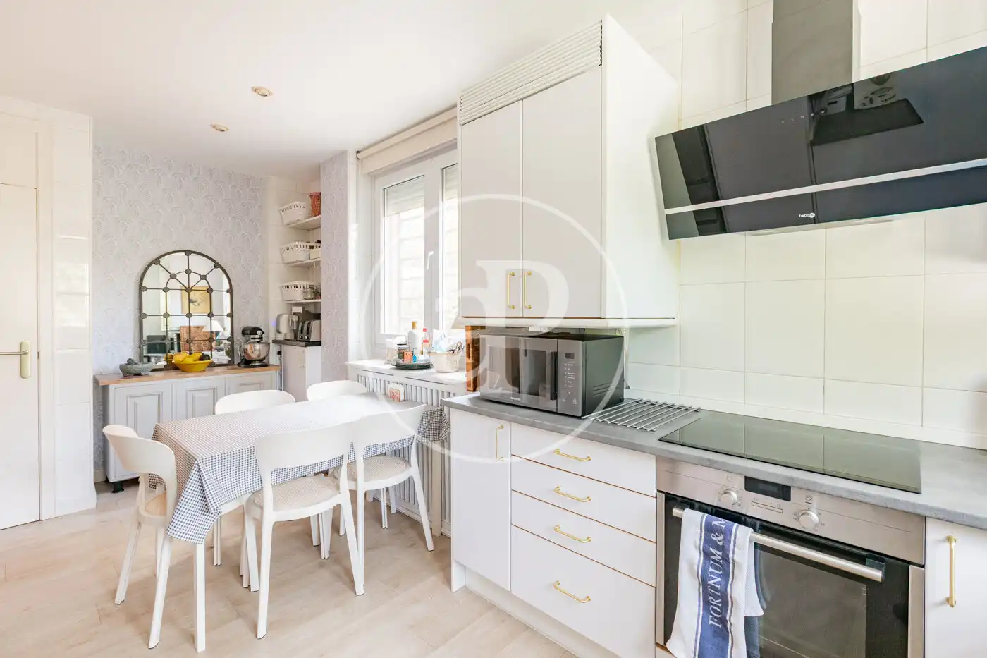 Cocina de Casa adosada en venta en Madrid con Aire acondicionado, Calefacción y Jardín privado