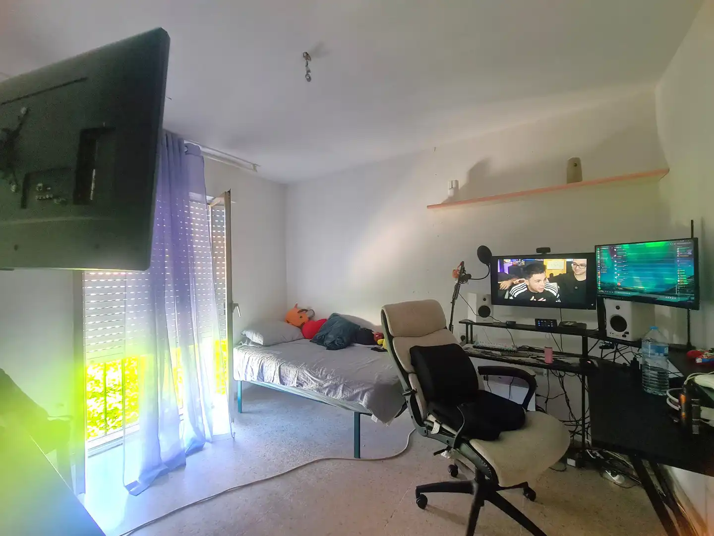 Sala d'estar de Casa adosada en venda en Estepona amb Aire condicionat, Jardí privat i Terrassa
