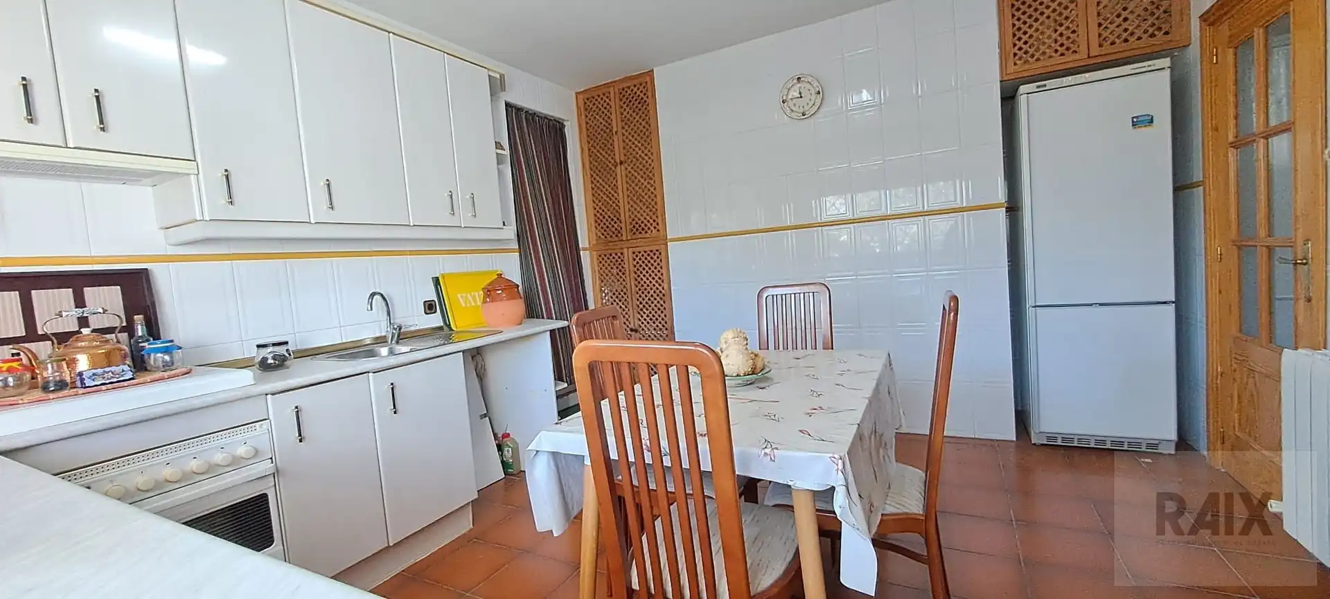 Kitchen of Houses for sale in Colmenar de Oreja, Madrid