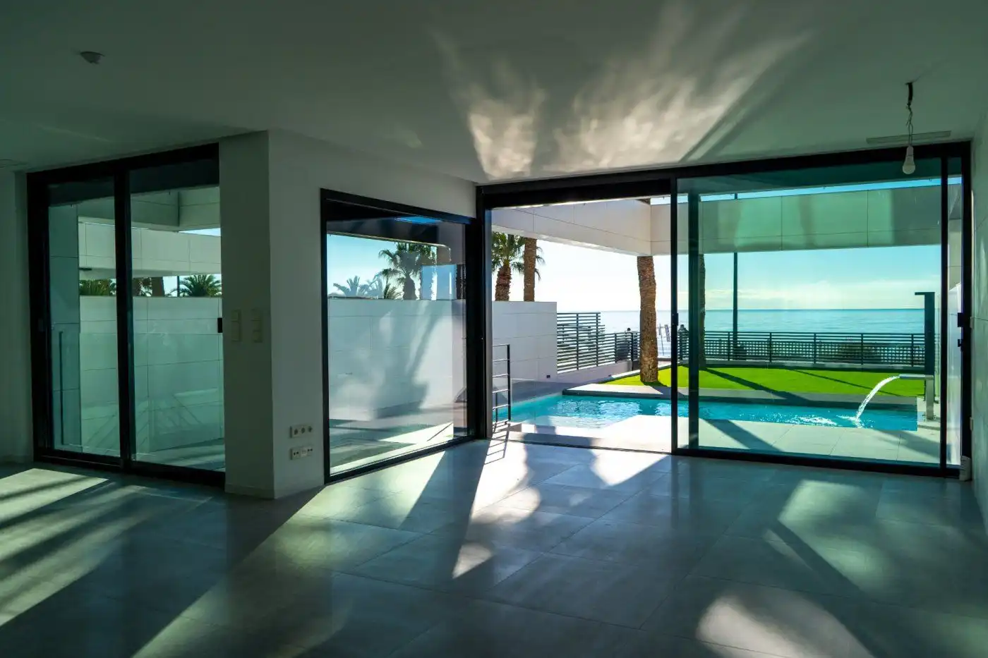 Einfamilien-Reihenhaus zum Verkauf in El Campello mit Privatgarten, Terrasse und Abstellraum