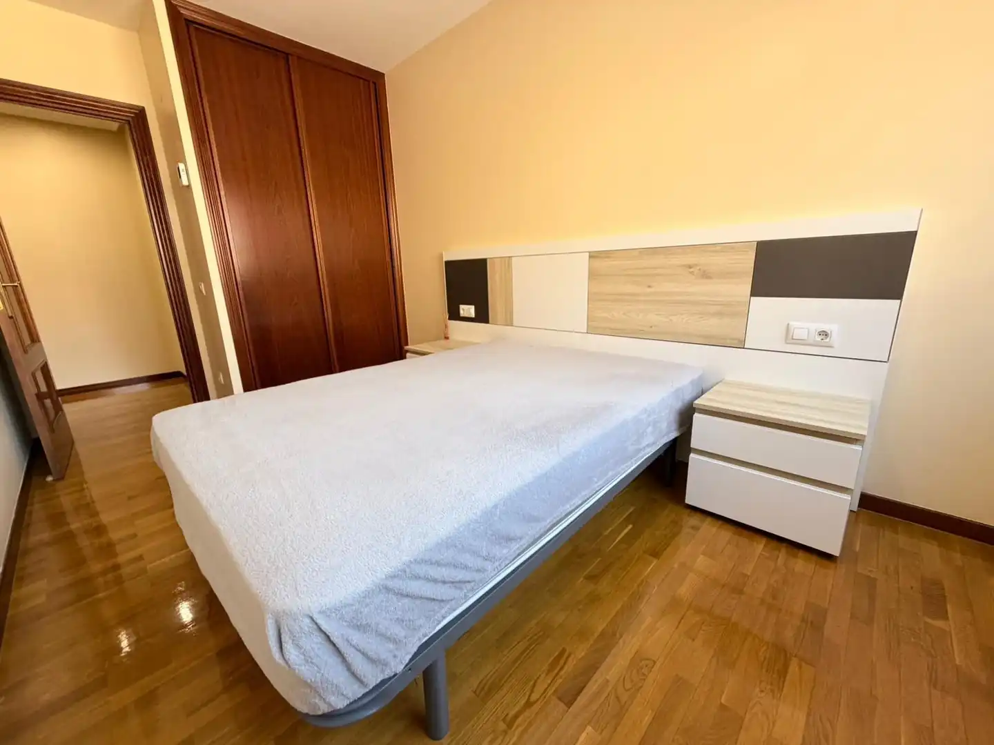 Dormitori de Apartament en venda en Lardero amb Calefacció, Terrassa i Traster