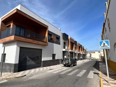 Adosado en venta en Calle Canjáyar 18