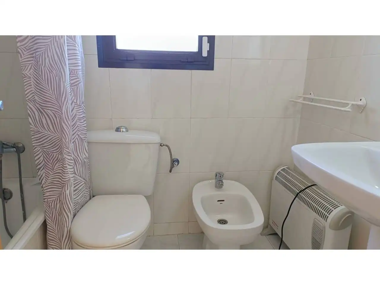 Bathroom of Flat for sale in L'Escala  with Terrace, Furnished and Community pool