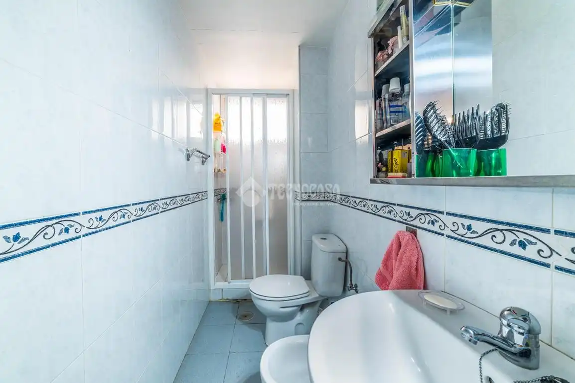 Baño de Piso en venta en Sevilla con Calefacción y Terraza