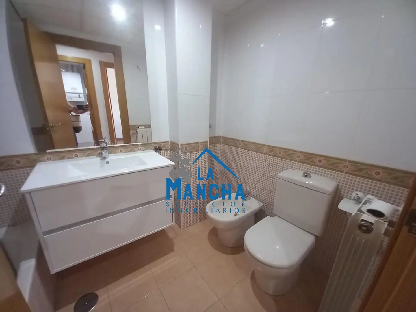 Baño de Apartamento en venta en Albacete con Aire acondicionado, Calefacción y Trastero