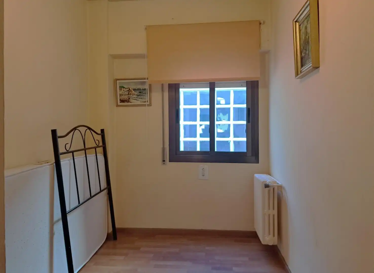 Bedroom of Flat for sale in Requena  with Heating, Parquet flooring and Terrace