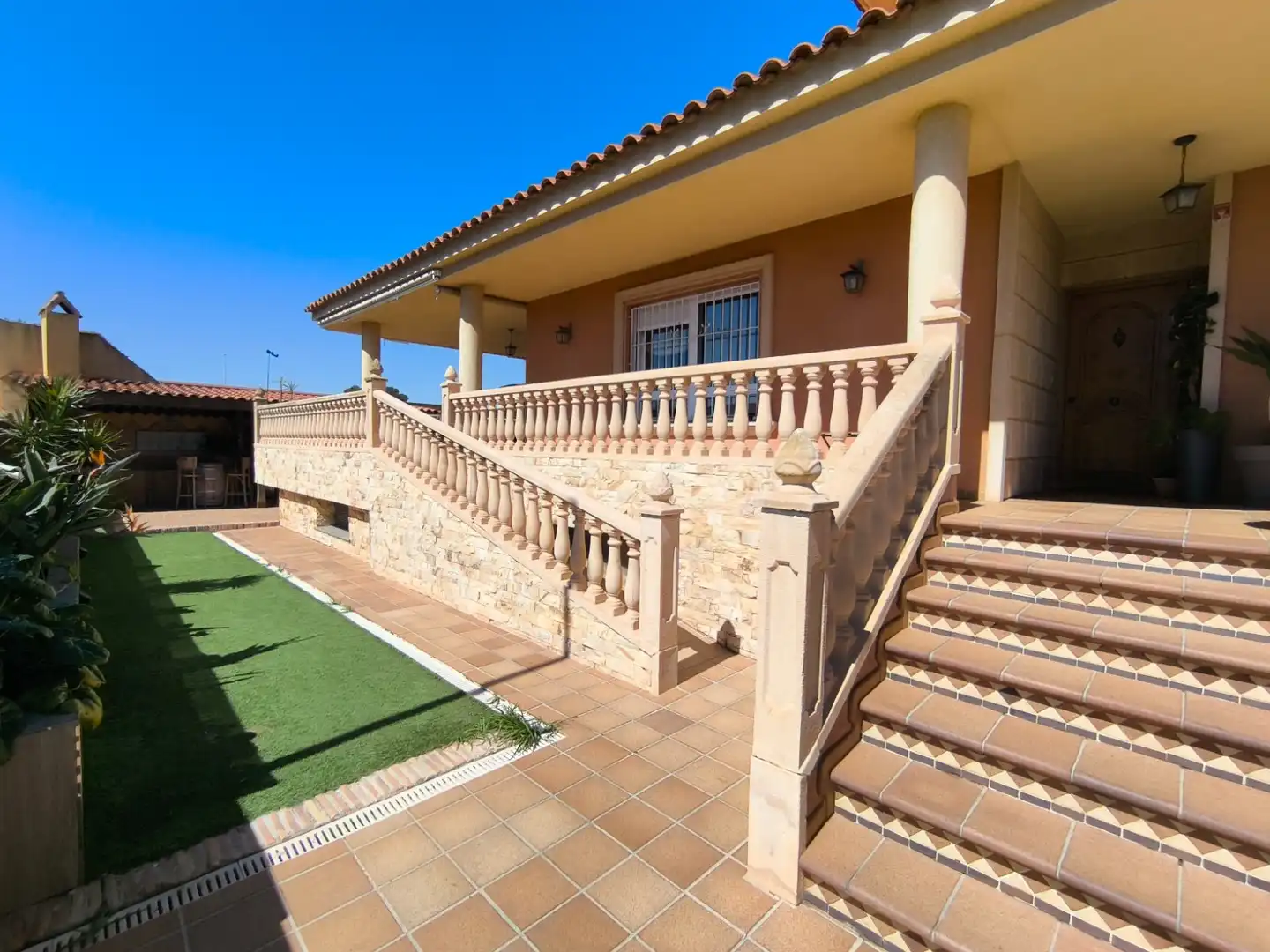 Vista exterior de Casa o xalet en venda en La Unión amb Aire condicionat, Calefacció i Jardí privat