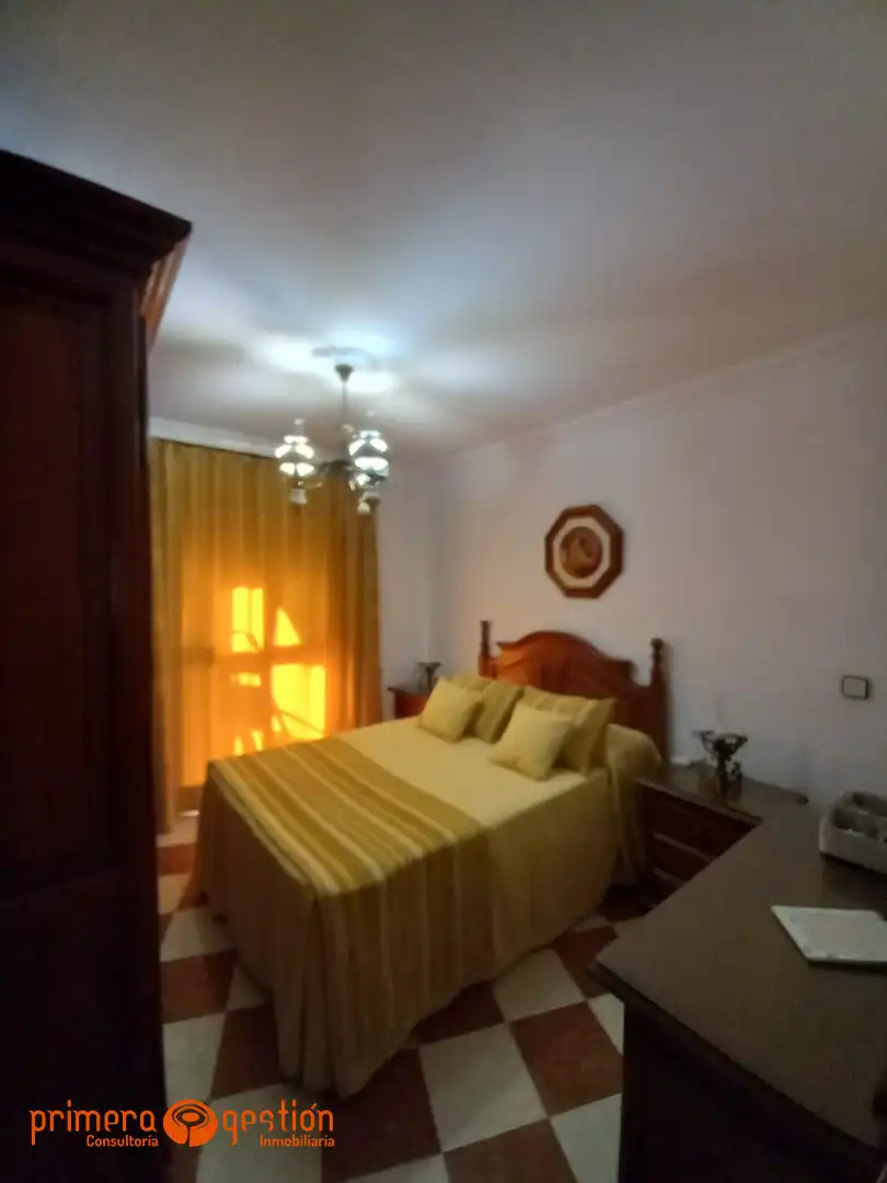 Wohnung mit Terrasse zum Verkauf in Lora del Río, imagen 2