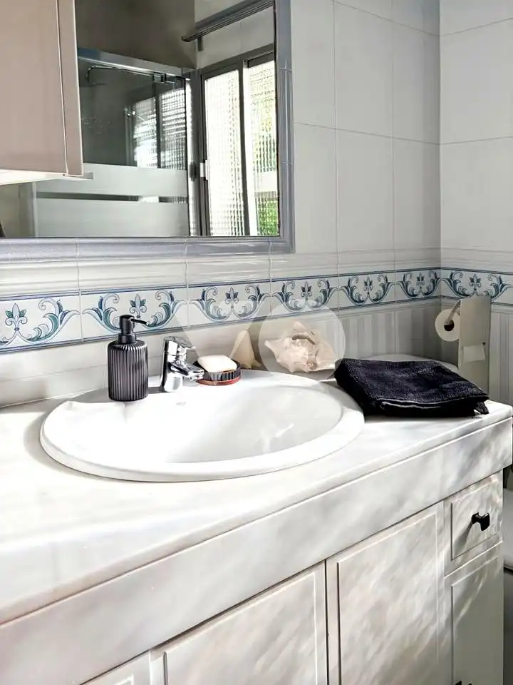 Baño de Piso en venta en Madrid con Aire acondicionado, Calefacción y Jardín privado