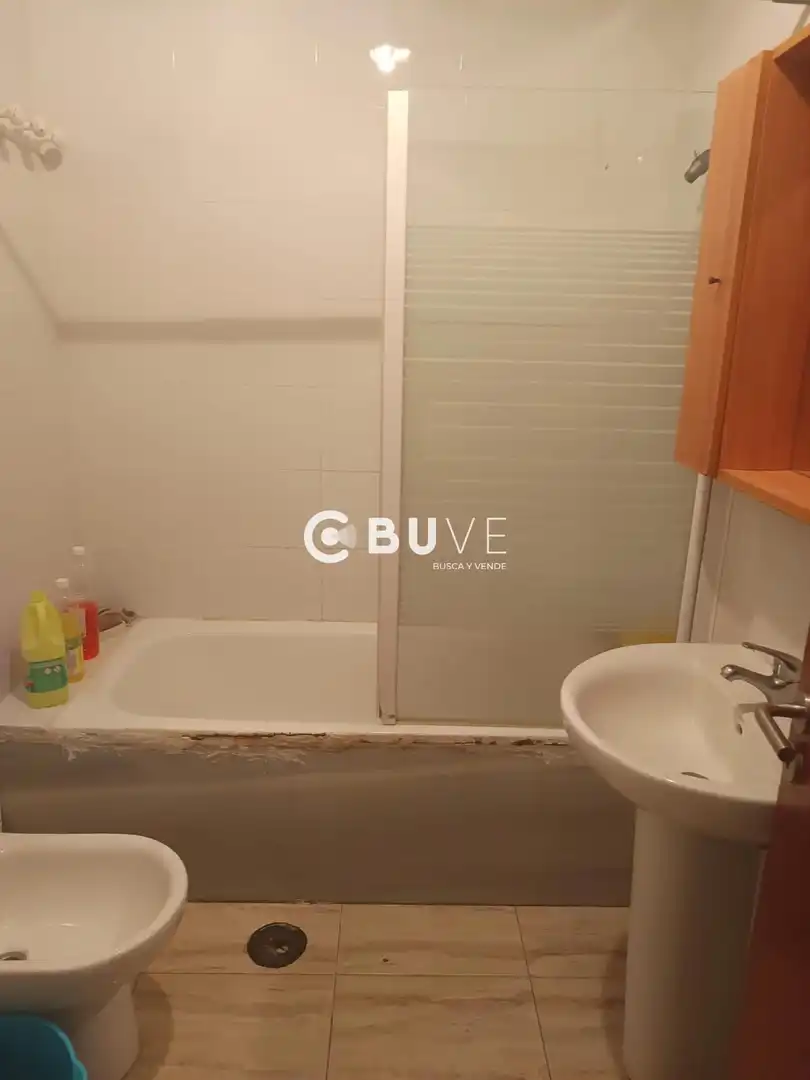 Baño de Piso en venta en Población de Arroyo con Terraza, Piscina y Balcón