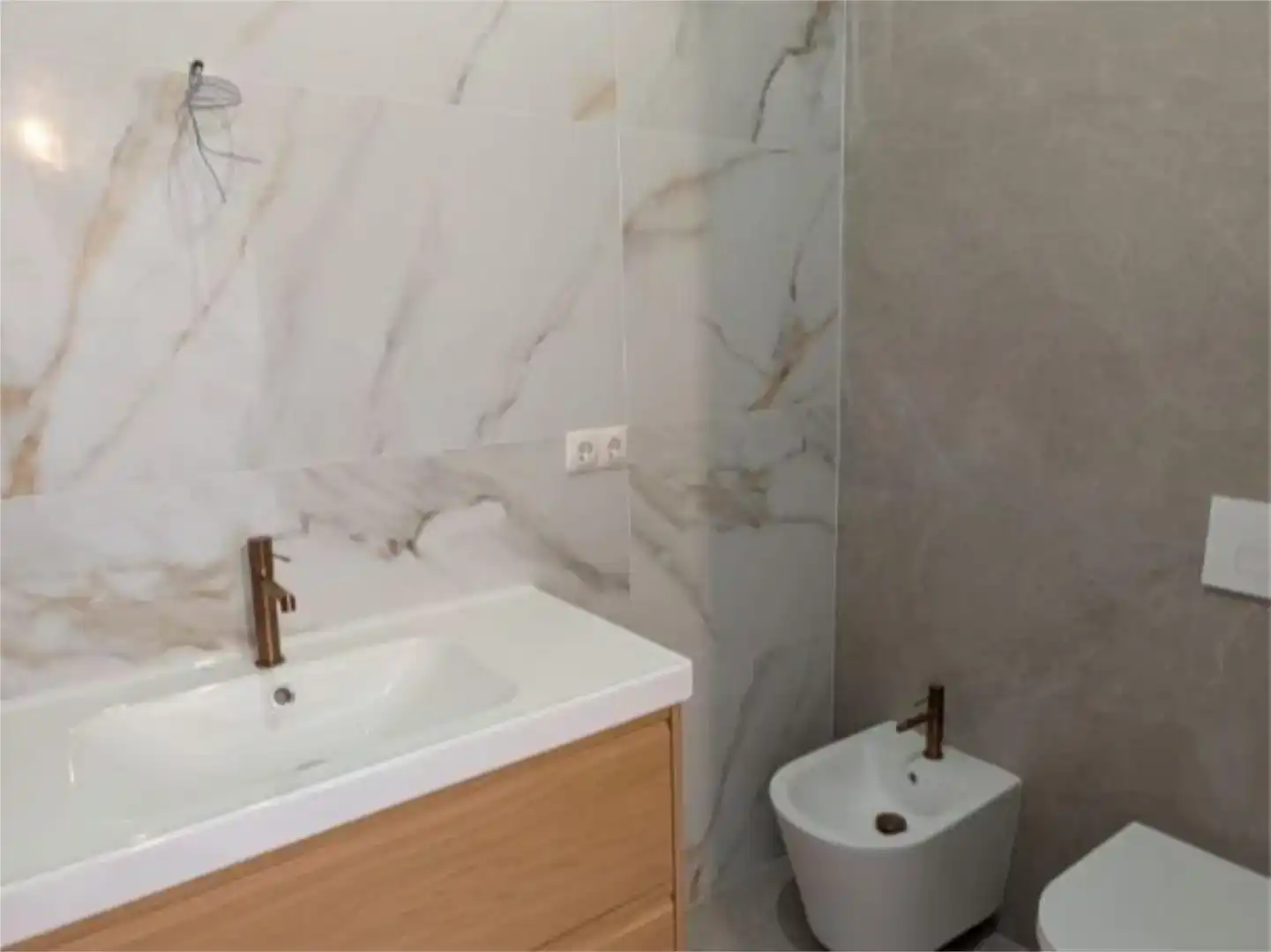 Badezimmer von Wohnung zum Verkauf in  Sevilla Capital mit Klimaanlage, Schwimmbad und Balkon
