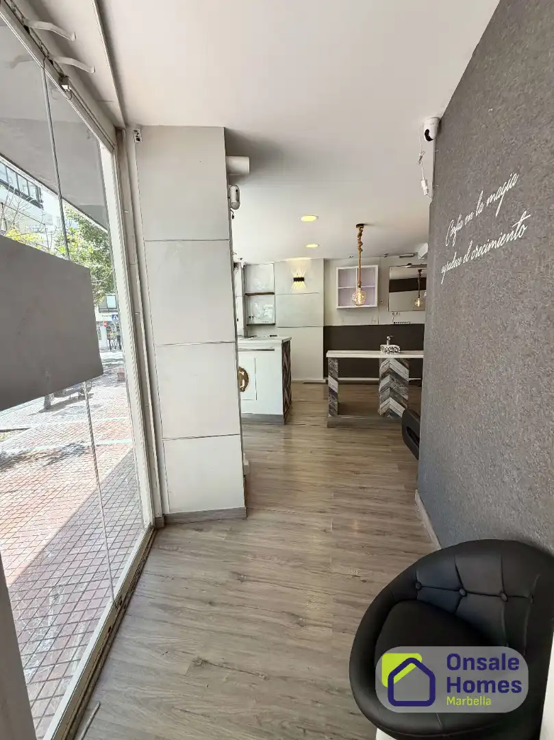 Commercial properties for transfer in Marbella  with Air Conditioner and Alarm