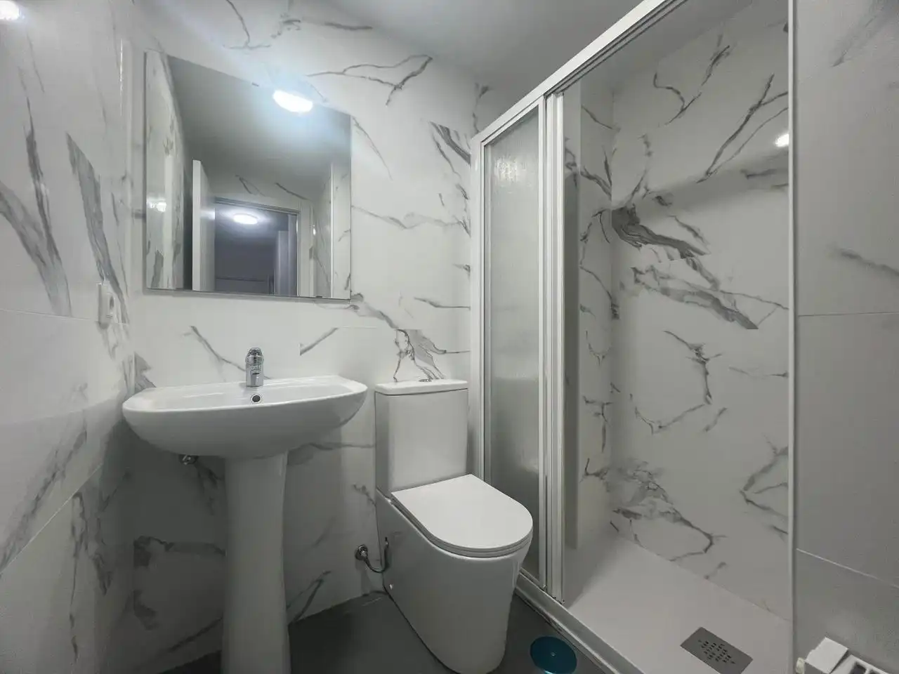 Bathroom of Flat for share in Madrid  with Heating, Furnished and Internet