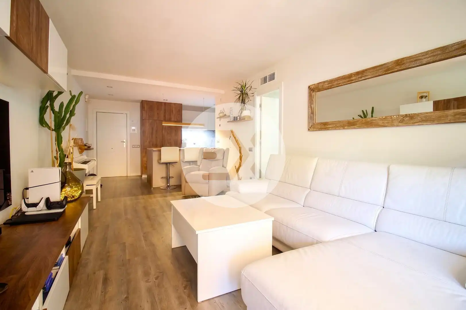 Sala d'estar de Planta baixa en venda en Castelldefels amb Jardí privat i Parquet