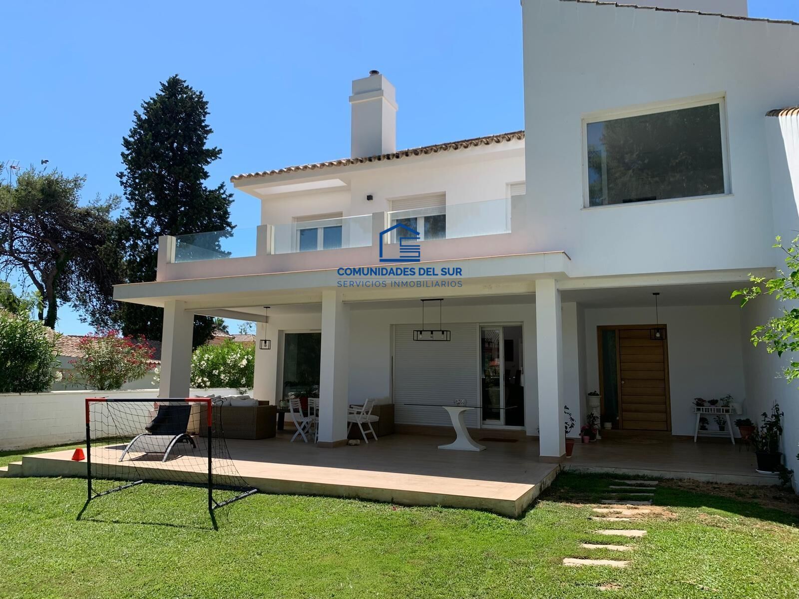 Vista exterior de Casa adosada en venta en El Puerto de Santa María con Jardín privado, Terraza y Balcón