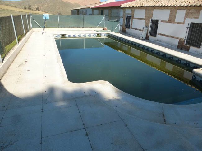 Swimming pool of Land for sale in La Puebla de Montalbán