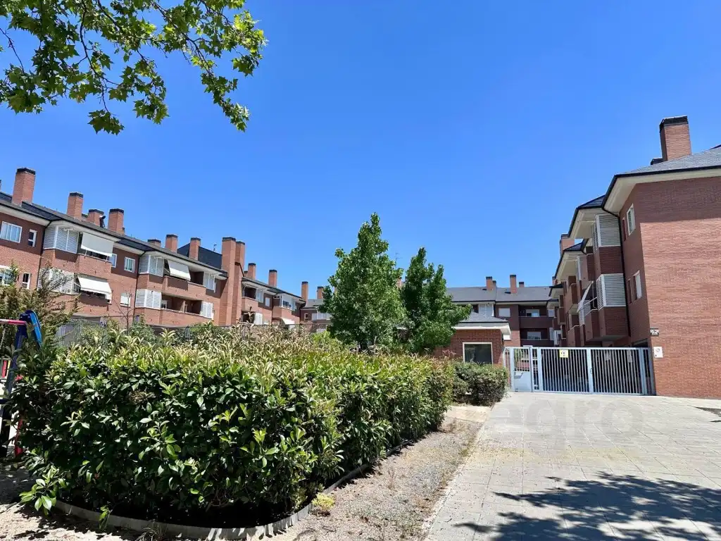 Vista exterior de Piso en venta en Las Rozas de Madrid