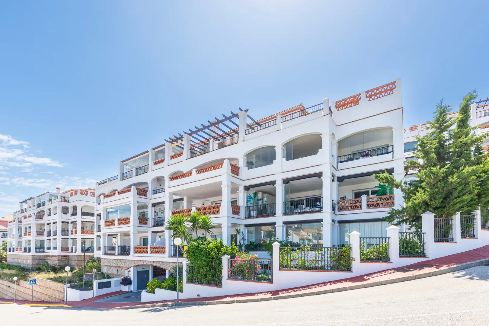 Vista exterior de Ático en venta en Mijas con Aire acondicionado, Terraza y Piscina