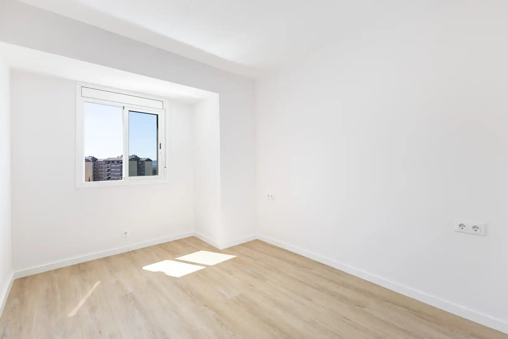 Habitación de Piso en venta en Badia del Vallès con Horno, Balcón y Alarma
