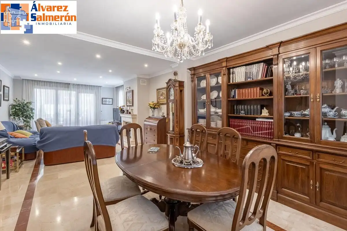 Esszimmer von Einfamilien-Reihenhaus zum Verkauf in Granada mit Privatgarten, Terrasse und Schwimmbad