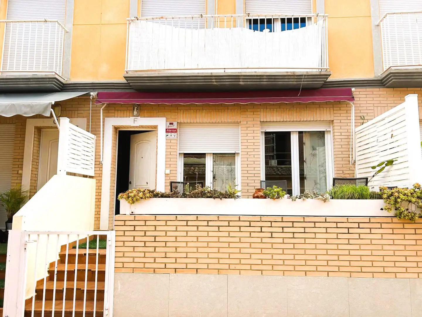Vista exterior de Casa adosada en venta en Bonrepòs i Mirambell con Amueblado