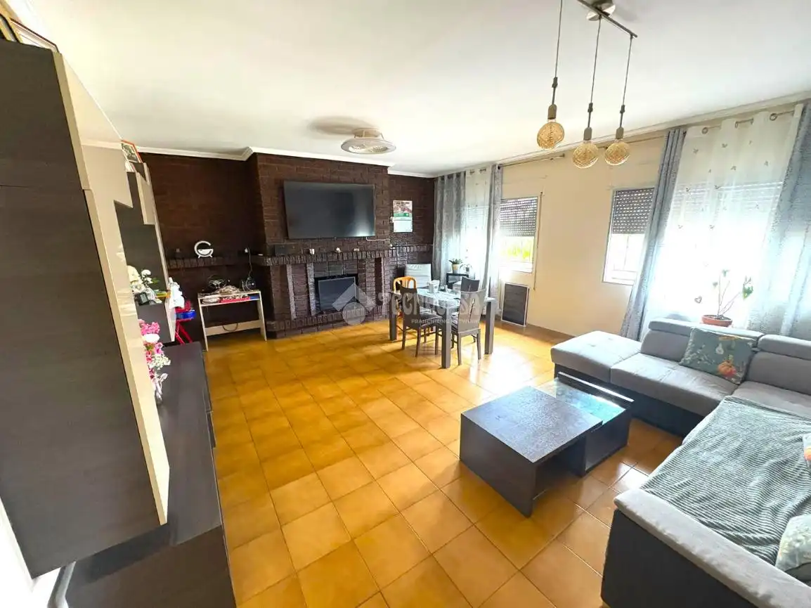 Sala d'estar de Casa o xalet en venda en Zaragoza amb Aire condicionat, Calefacció i Terrassa