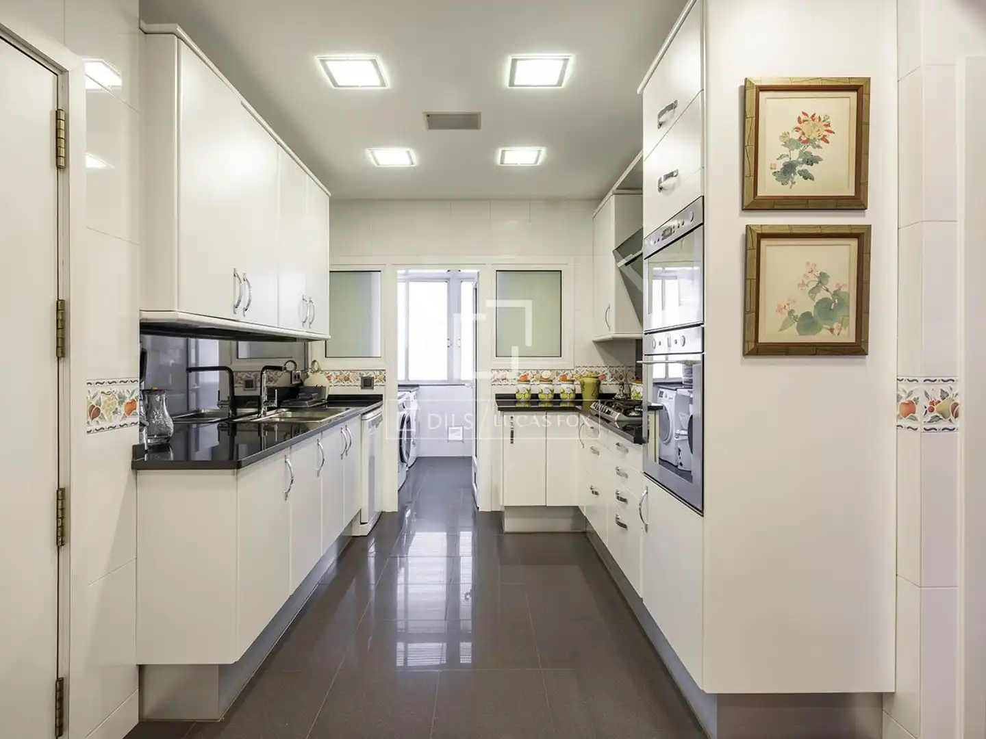 Küche von Wohnung zur Miete in Barcelona mit Heizung, Privatgarten und Parkett