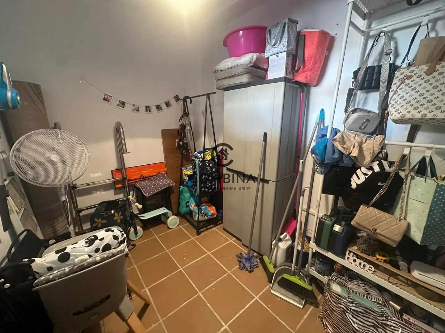 Einfamilien-Reihenhaus zum Verkauf in Camas mit Klimaanlage, Terrasse und Abstellraum
