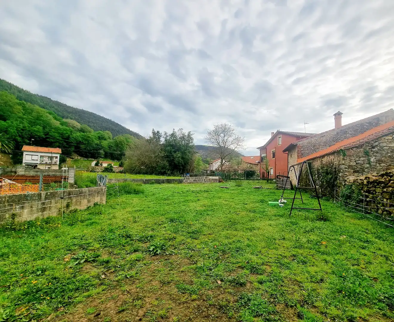 Houses for sale in Castañeda  with Private garden