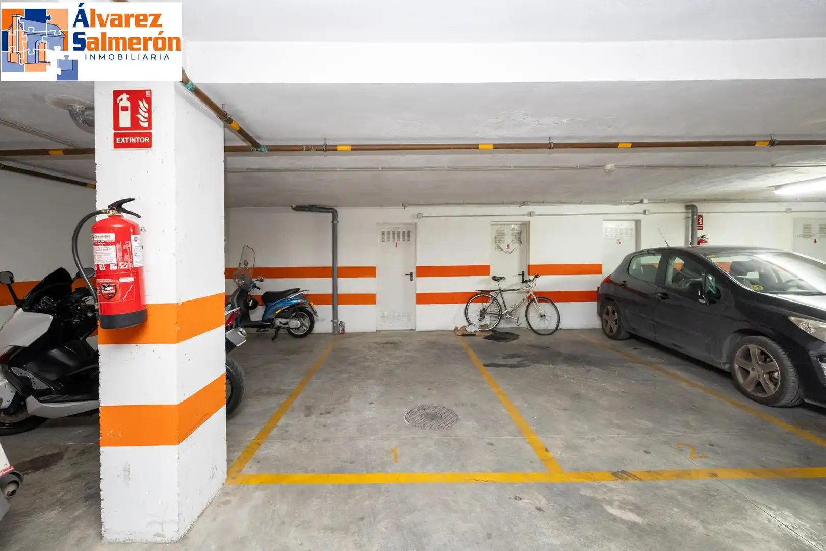Parking of Flat for sale in Granada