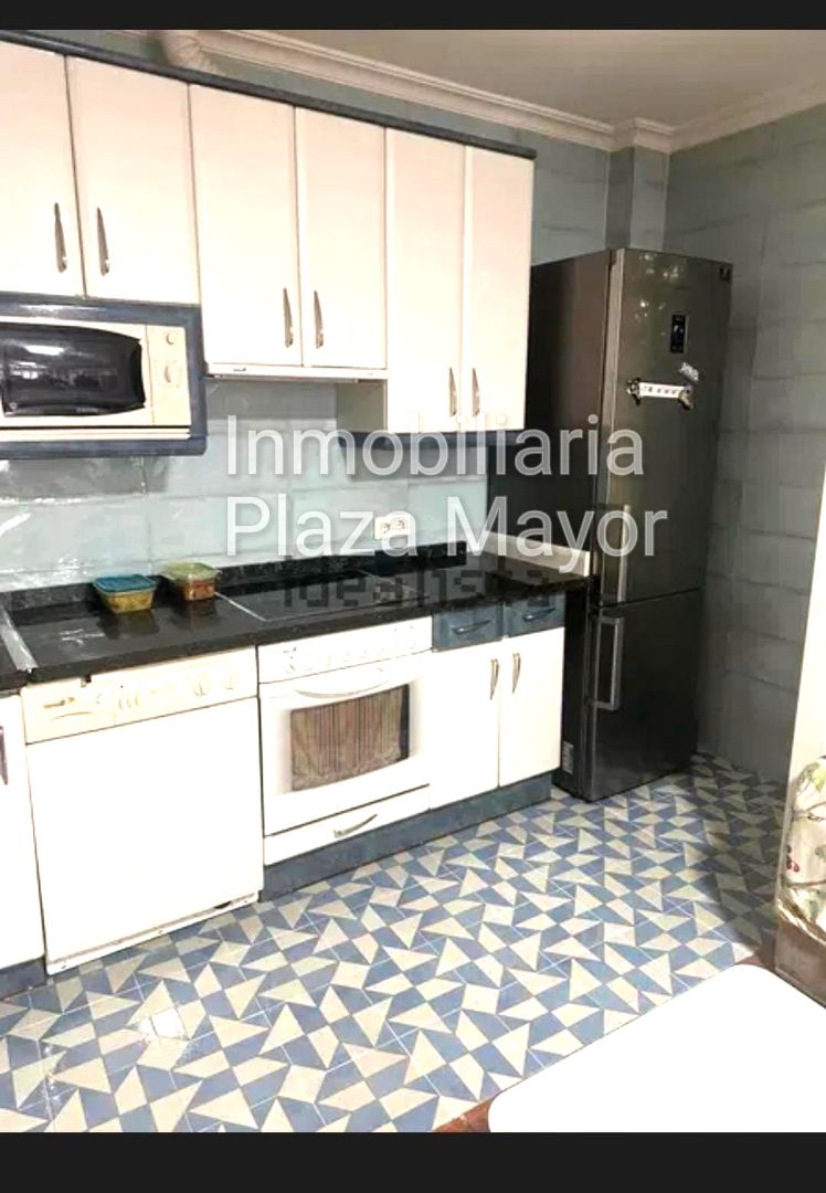 Cuina de Pis en venda en Salamanca Capital amb Calefacció, Forn i Rentadora