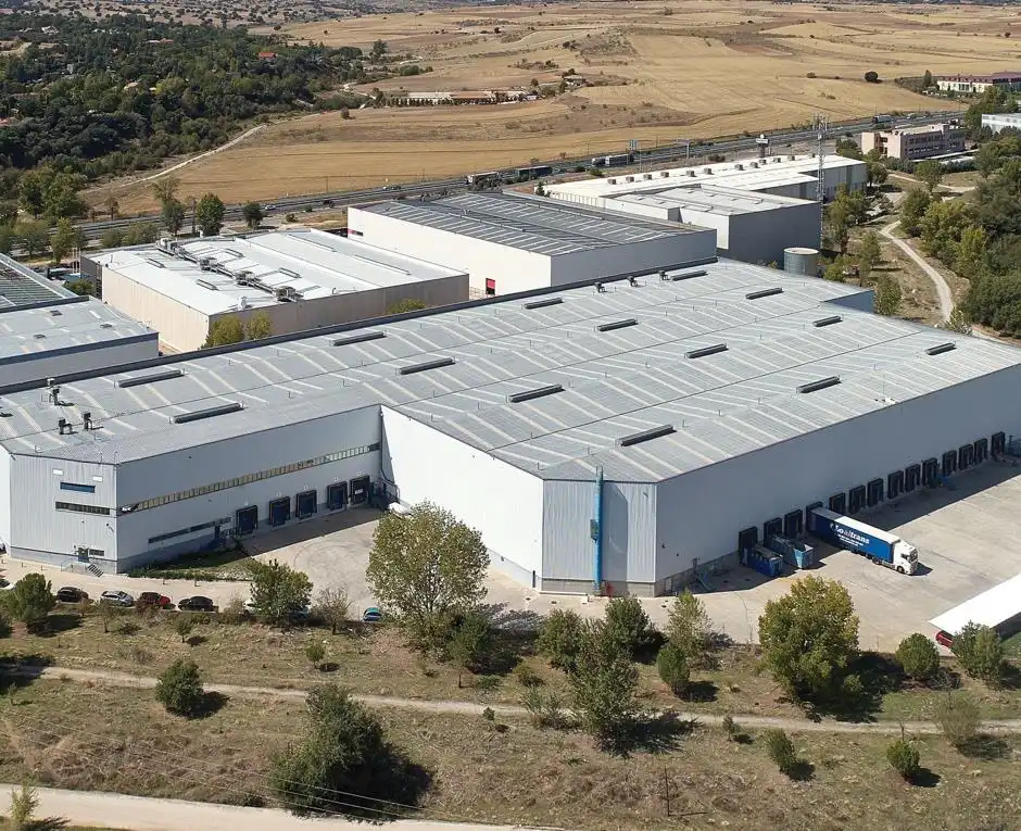 Nau industrial de lloguer a Calle la Lobera 25