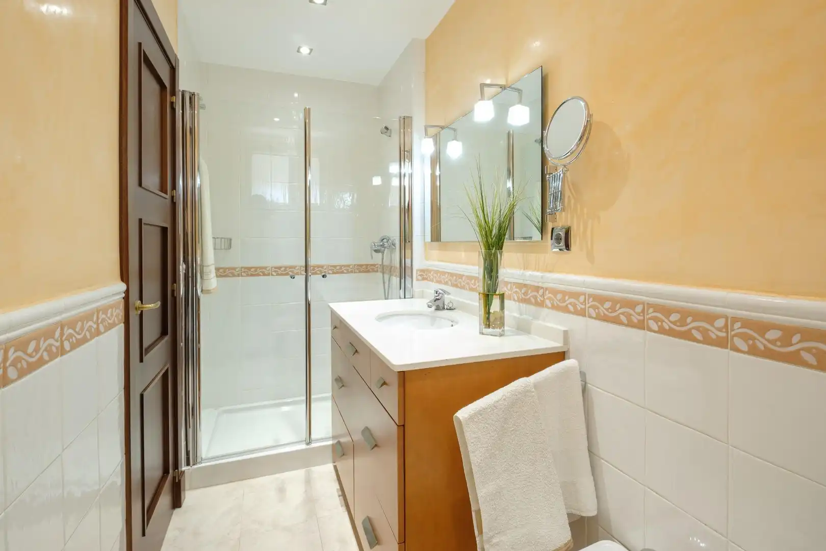 Baño de Piso en venta en Alcalá de Guadaira con Aire acondicionado, Jardín privado y Terraza