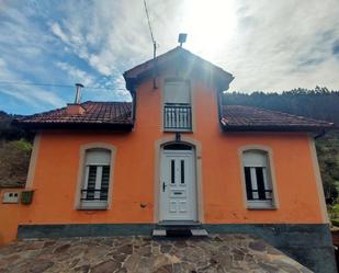 Vista exterior de Casa o xalet en venda en A Pontenova   amb Calefacció, Terrassa i Traster