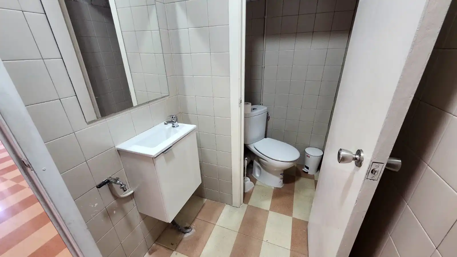 Bathroom of Commercial properties for rent in Miño