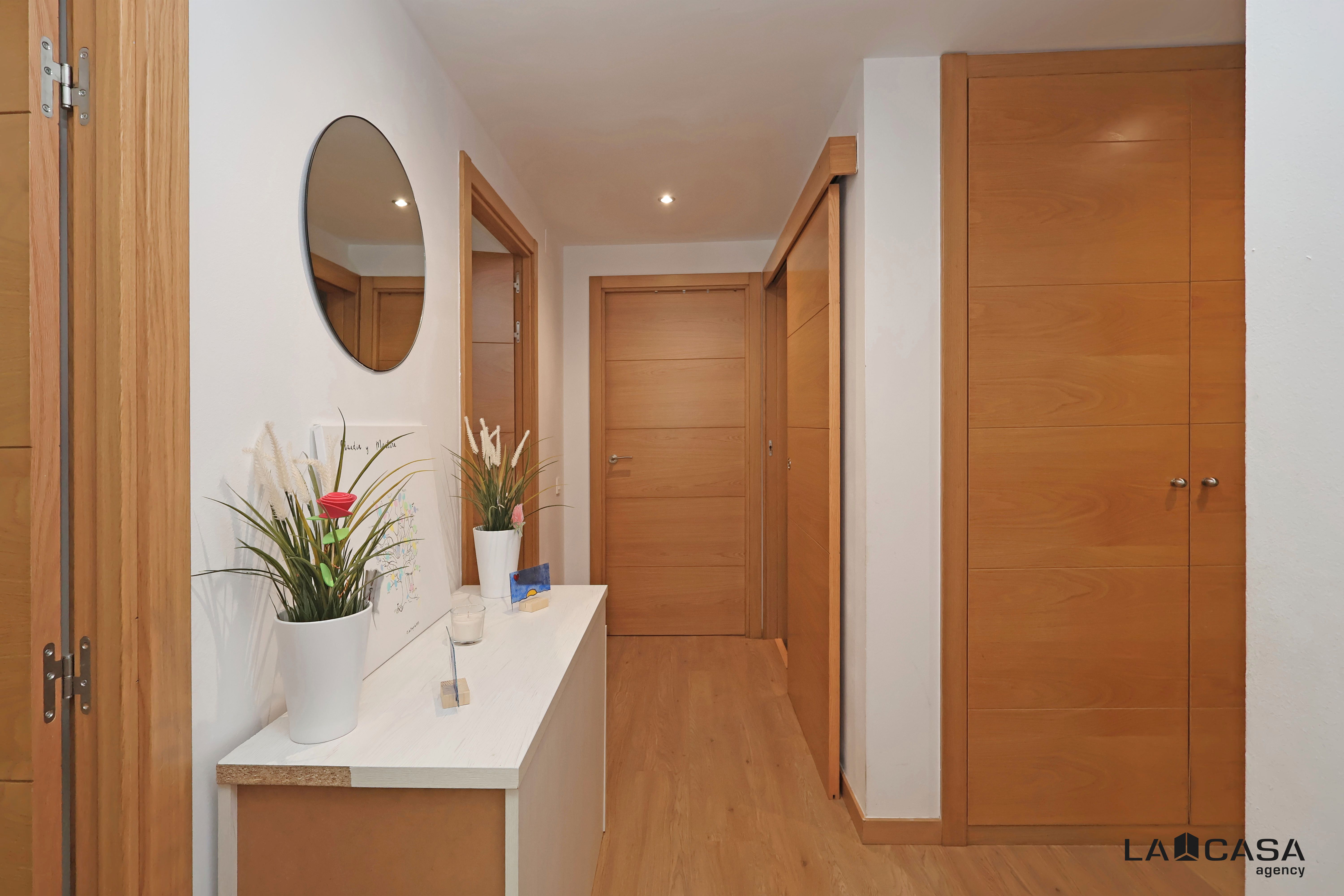 Piso en venta en L'Hospitalet de Llobregat con Trastero, Piscina y Balcón