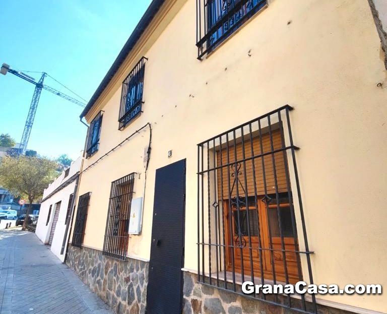 Außenansicht von Einfamilien-Reihenhaus zur Miete in  Granada Capital mit Klimaanlage, Heizung und Terrasse