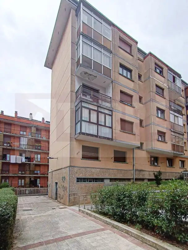 Vista exterior de Piso en venta en Errenteria con Calefacción y Balcón