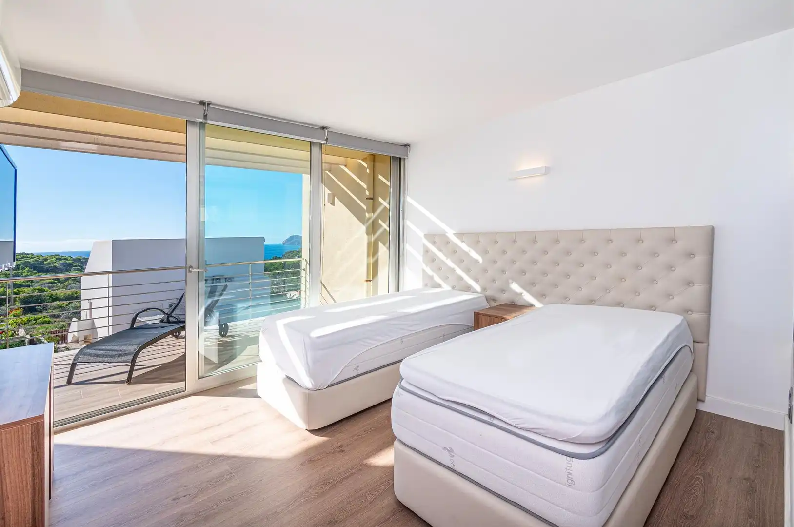 Schlafzimmer von Einfamilien-Reihenhaus zum Verkauf in Capdepera mit Klimaanlage, Privatgarten und Terrasse