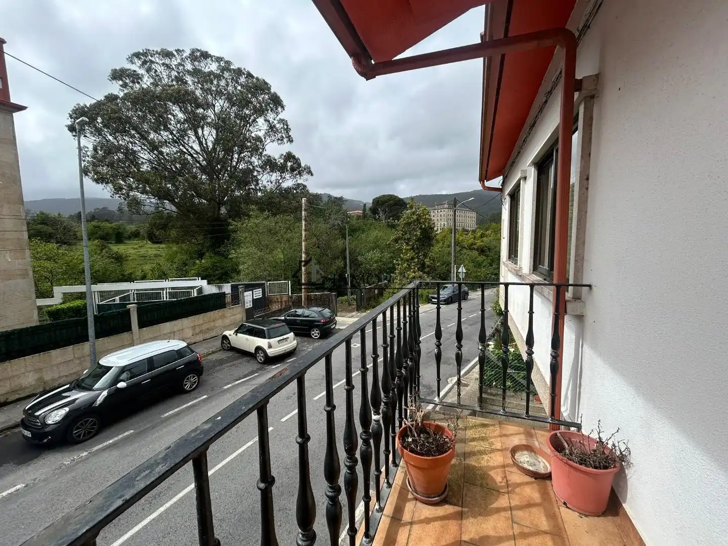 Vista exterior de Casa o xalet en venda en Poio amb Calefacció, Jardí privat i Terrassa