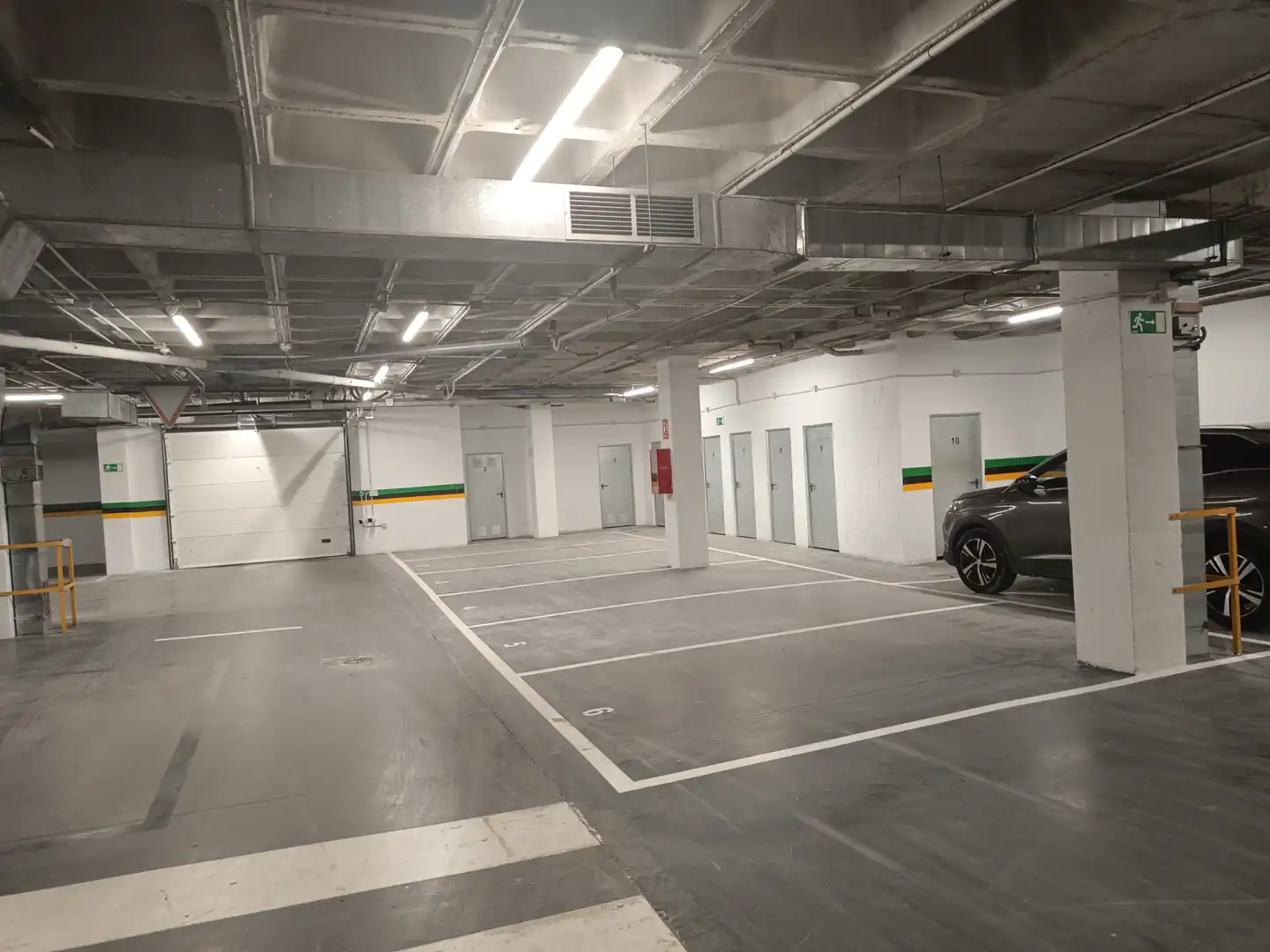Parkplatz von Garage zur Miete in San Fernando