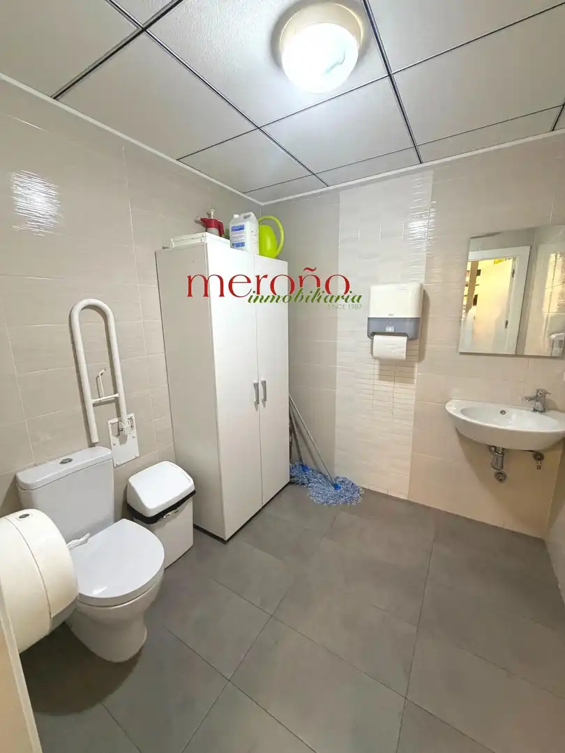 Baño de Local de alquiler en Elche / Elx con Aire acondicionado