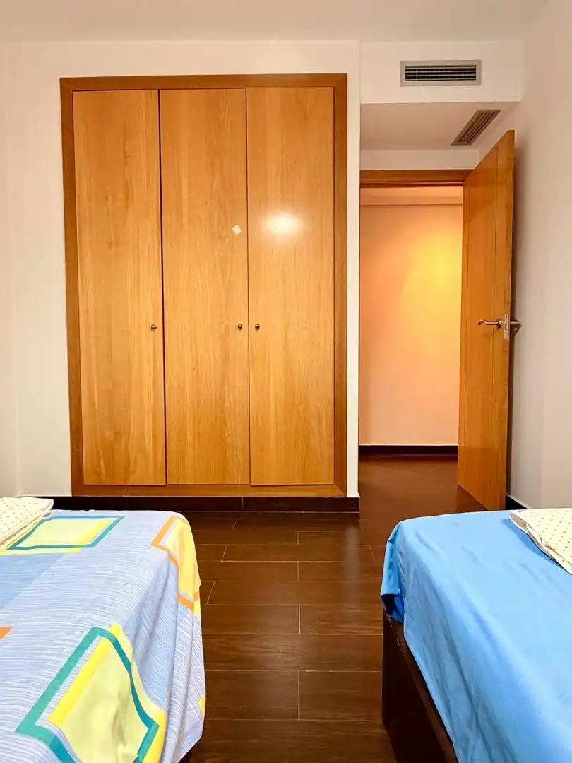 Habitación de Apartamento de alquiler en Dénia con Aire acondicionado, Calefacción y Jardín privado
