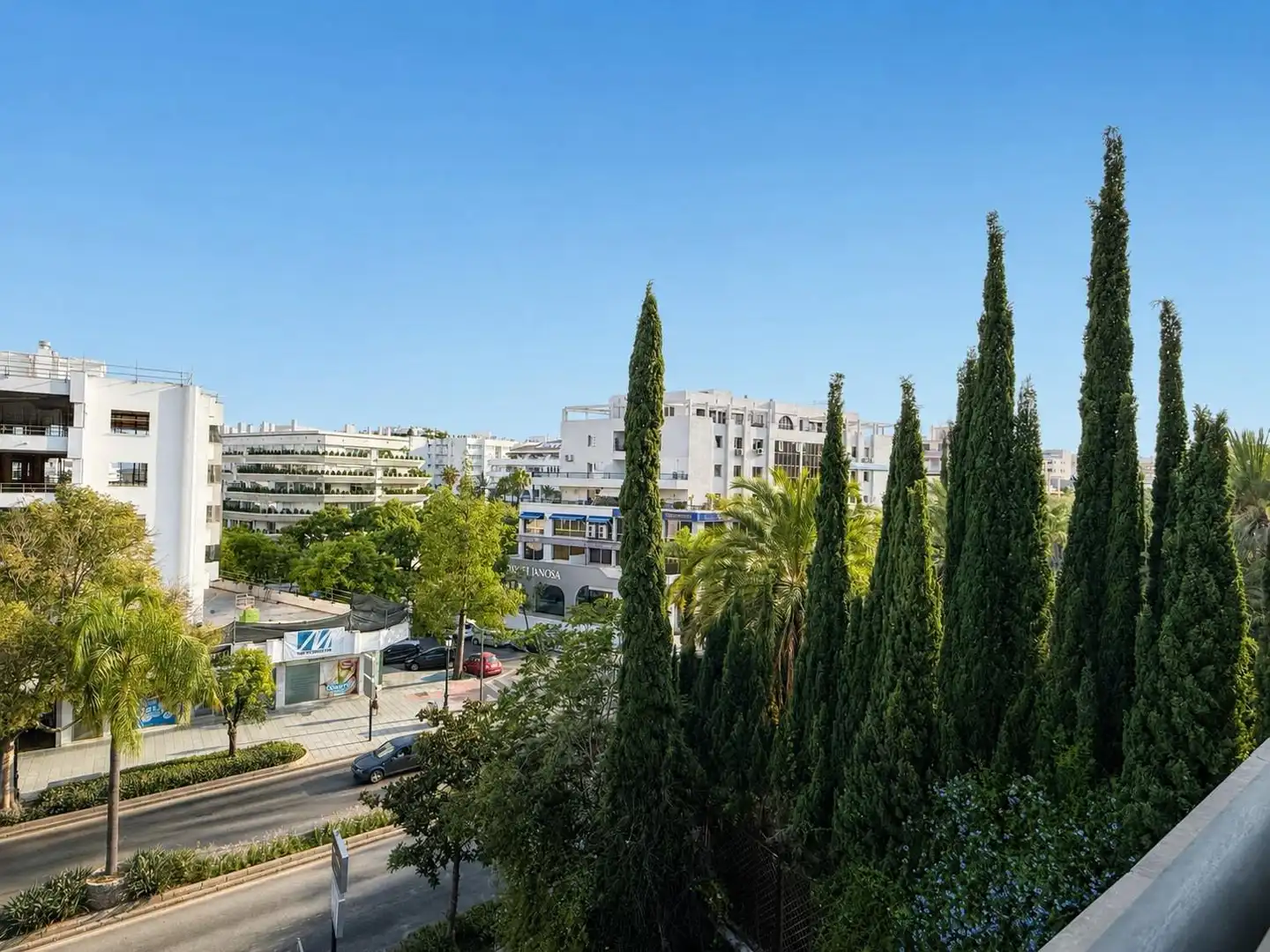 Vista exterior de Oficina de alquiler en Marbella con Aire acondicionado y Terraza
