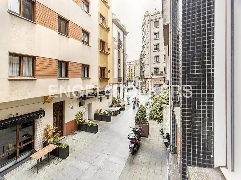 Vista exterior de Piso en venta en Gijón  con Calefacción, Parquet y Amueblado
