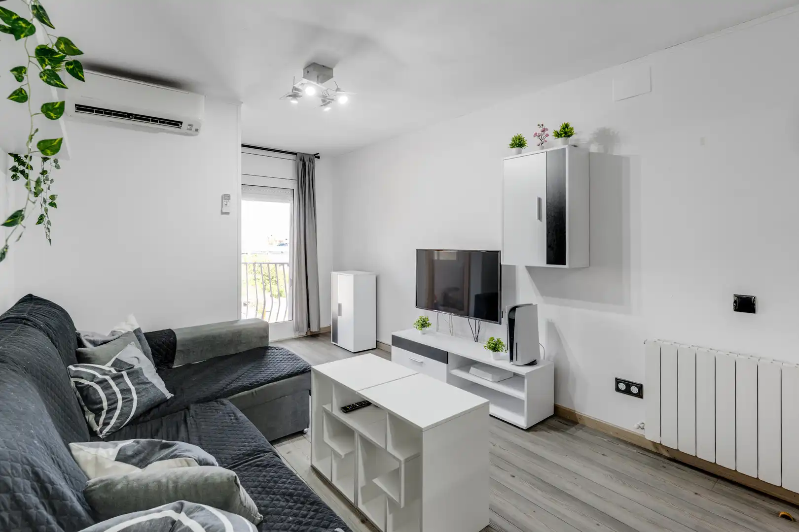 Flat with terrace for sale in Sant Adriá Nord, imagen 2